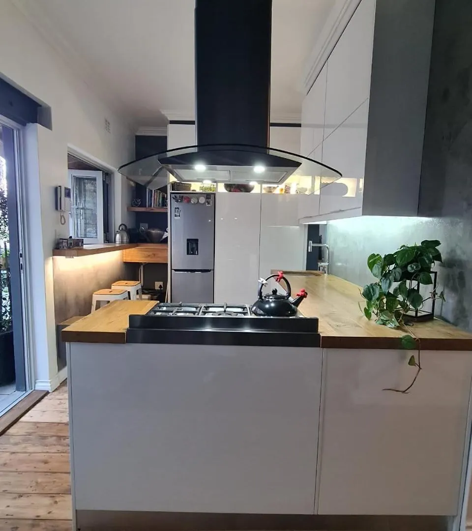 What'S Behind The Green Door! Cape Town Holiday home