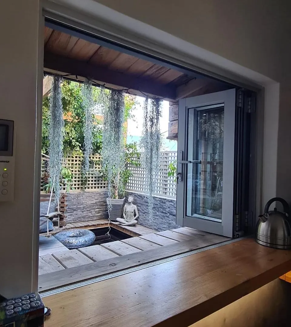 Holiday home What'S Behind The Green Door! Cape Town South Africa